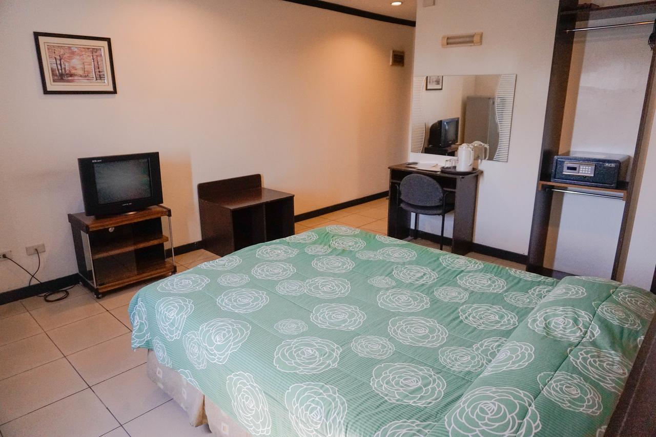 Crowne Garden Hotel Cebu Zewnętrze zdjęcie